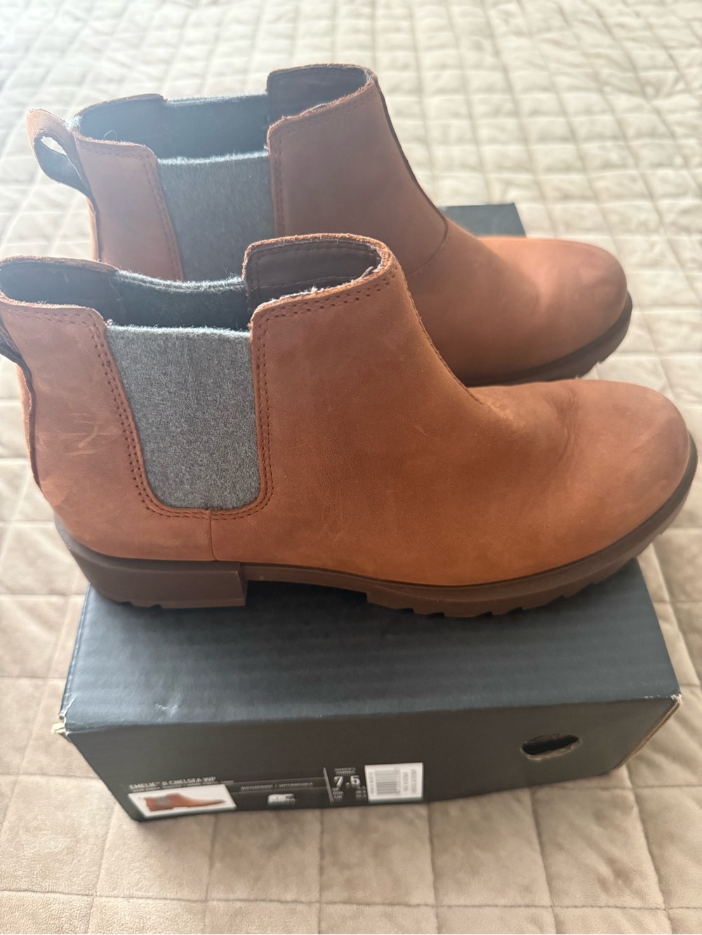 Sorel Chestnut Leather Chelsea Ankle Boots with Gray Elastic
